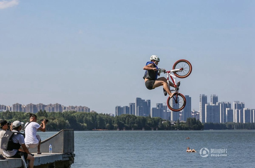 ???? BMX??? ????, ?? DJ ?? ‘??’