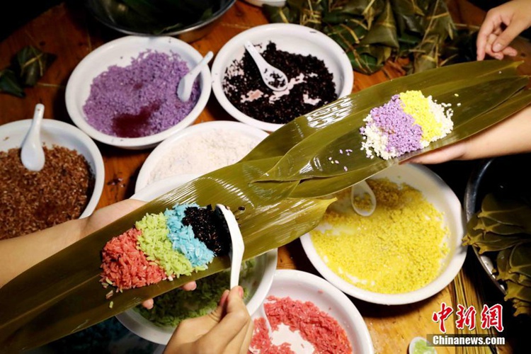 6? 12?, ??(廣西, ??) ???(柳州)? ??(融安)? ???(雅瑤)? ???? ‘?? ??(粽子: ??? ?? ??? ??? ?? ?? ? ??)’? ??? ??. [?? ??: ?????/??: ????(譚凱興)]