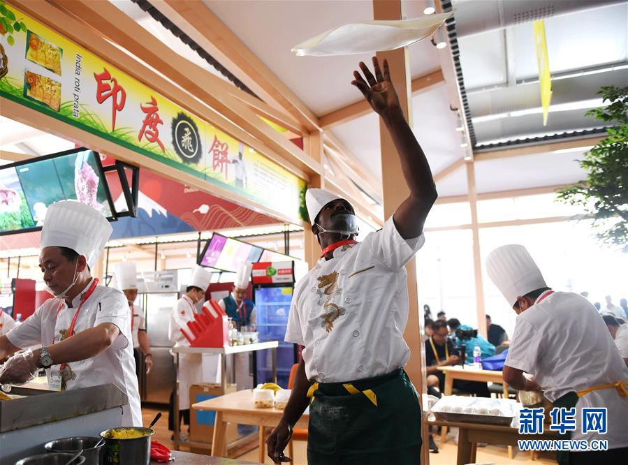 5? 16? ??? ??? ??? ???? ?? ?? ? ?(Naan)? ??? ??. [??: ??? ???(張晨霖) ??]