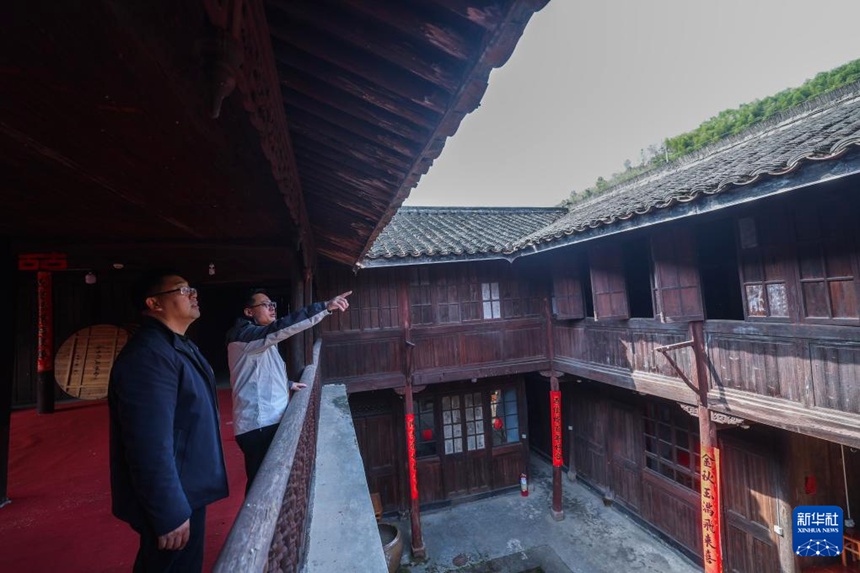 ???? ??????? ????????????? ??? ??(李亞, ???)? ???? ???? ?? ???(樓炳)? ?????(高臺門) ?????? ??? ?? ??? ???? ??. [4? 1? ??/?? ??: ???]