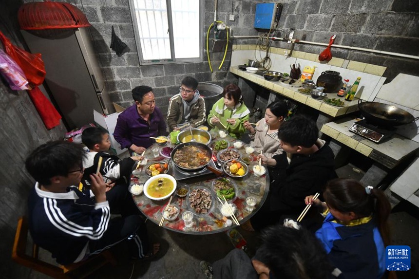 ??? ??(?? ? ??)? ???? ‘????’(團圓飯: ?? ?? ?? ?? ?? ?)? ???. [1? 20? ??/?? ??: ???]